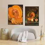 Des potirons oranges mûrs et des fruits d'automne riches en couleurs sont mis en valeur dans cette paire d'images artistiques.