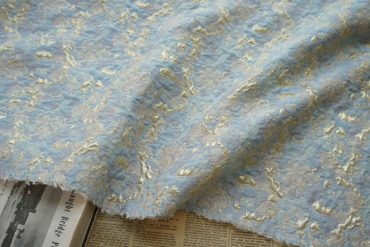 tissu polyester rose bleu doré motifs floraux reliefs texturés opacité variable shabby chic vintage