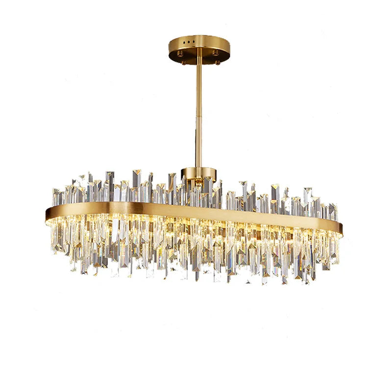 Lustre allumé avec lumière chaude dans un salon moderne