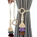 boucles rideau bois pompons tissus beiges marrons boho chic anneaux décoration maison