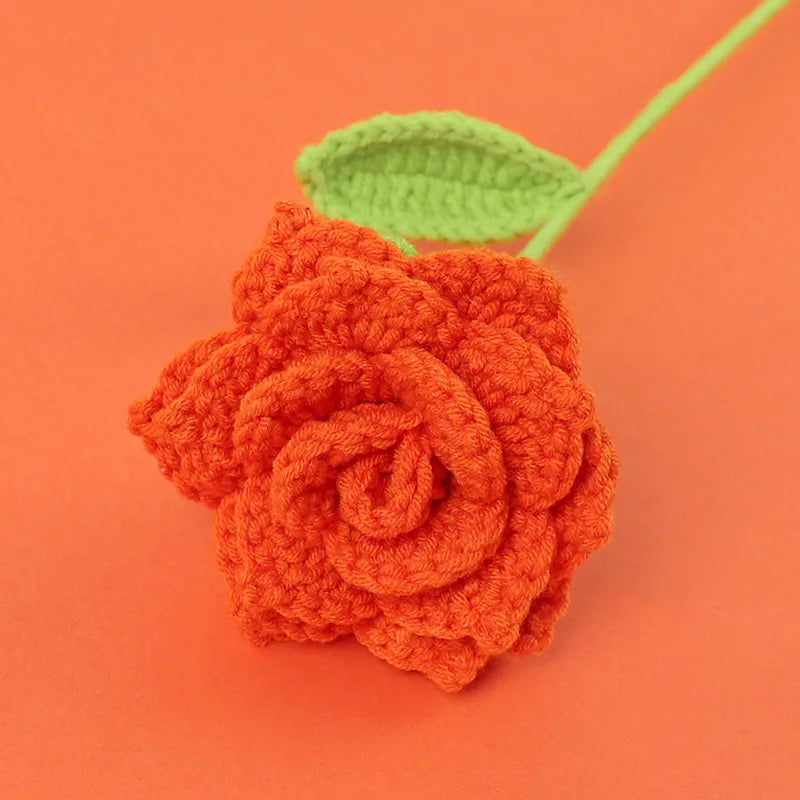fleurs artificielles tricotées violet rose blanc jaune vert finement crochetées décoration intérieure artisanal