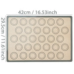 tapis cuisson silicone macarons cercles imprimés beige rouge moderne