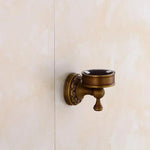 porte brosse wc blanc doré orné motifs floraux support mural classique fixations