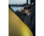 lampe torche rechargeable led noire rayures jaunes clip moderne