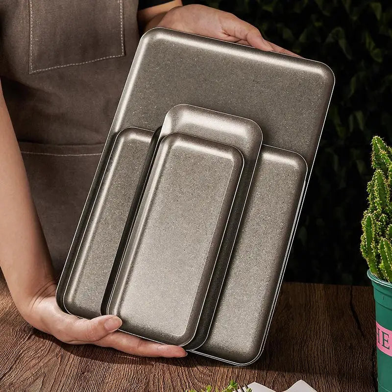 assiettes modernes gris métallisé mat opaques set repas fourchette couteau fruits légumes