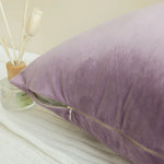 coussin carré violet velours contemporain sofa lit chaise décoration intérieur