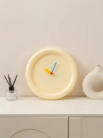 horloge murale moderne miniaiguilles couleurs jaune rouge bleu rond simple