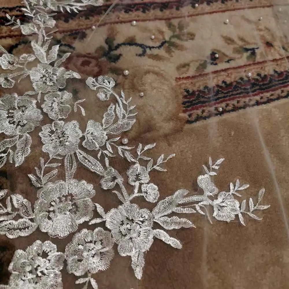 voile mariée blanc broderie florale élégant classique translucide unique personnalisation vintage appliques peigne