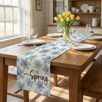 nappe runner floral printemps pâquerettes calligraphie couleurs vives décoration table saisonnelle bleu rose vert