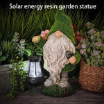 statue gnome decoratif jardin resine vert blanc marron lanterne hache texture mousse rustiqueextérieur