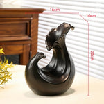 vase porcelaine blanc noir moderne sculptural abstrait plis irréguliers strié fleurs