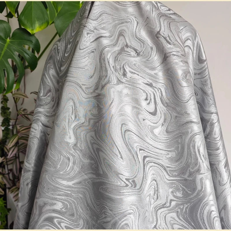 tissu polyester gris argenté marbré texture ondulée moderne élégant tissu brocart 150cm large