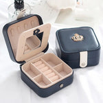 boîte bijoux simili cuir moderne rose clair noir velours intérieur porte bagues boucles doreilles