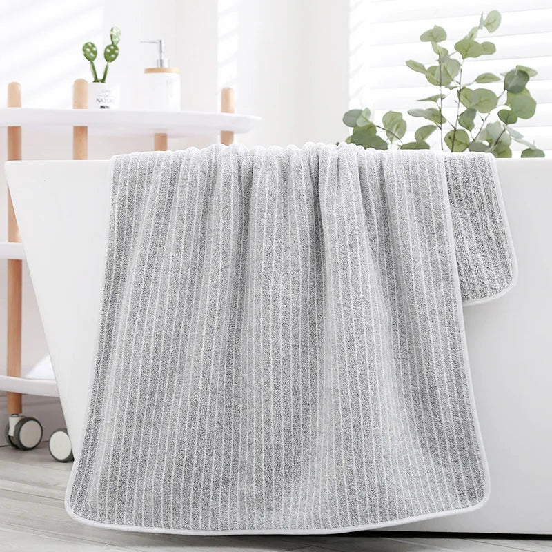 serviettes bain microfibre coton biologique rayées modernes douces rose clair gris clair lavage main