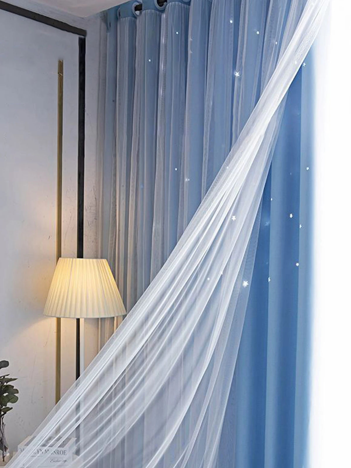 rideaux bleu clair étoiles blancs tissu semi transparent moderne doux rubans pompons semi opaque