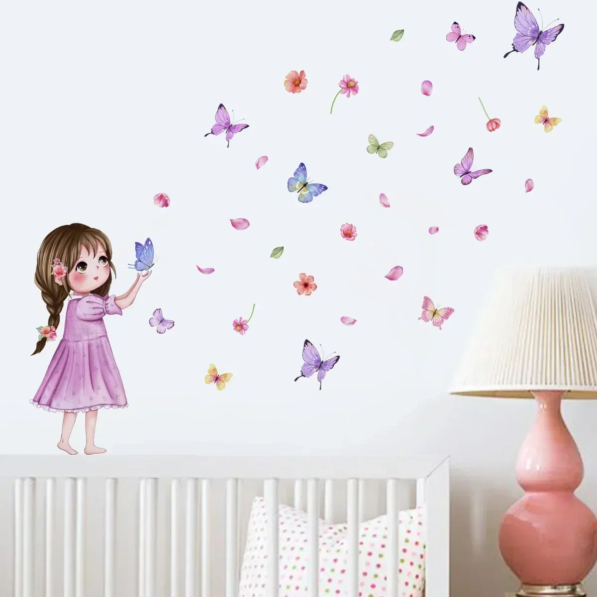 sticker mural illustration fille papillons fleurs moderne chambre enfants adhésif violet rose blanc