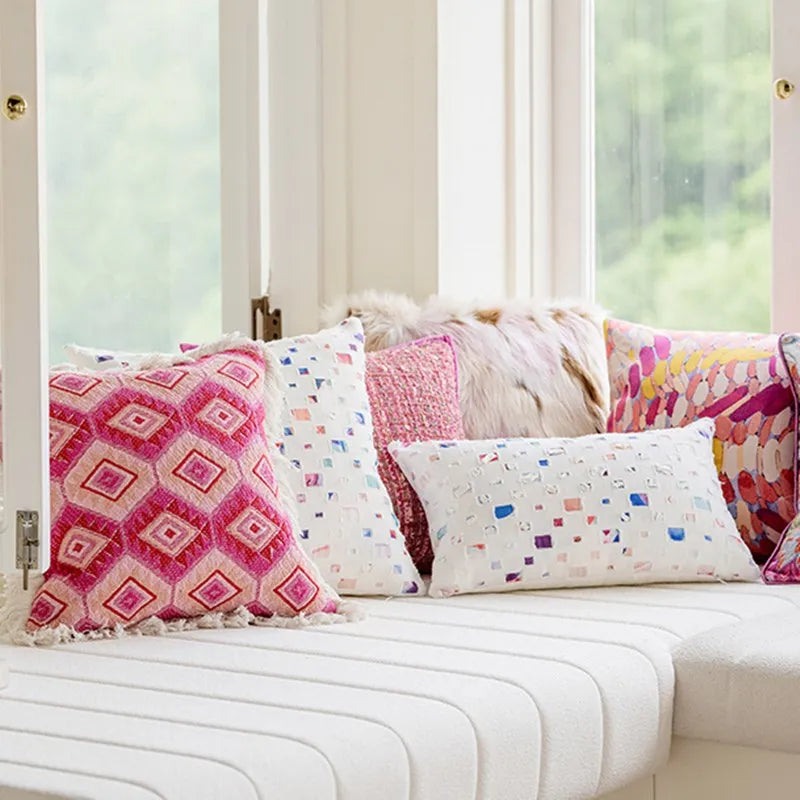 coussins decoratifs multicolores geometrie florals sofa decoration moderne vintage pink white red rose brown