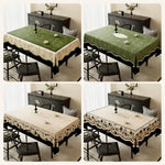 Une table de salle à manger avec différents types de nappes décoratives, ornées de motifs floraux et de finitions élégantes.