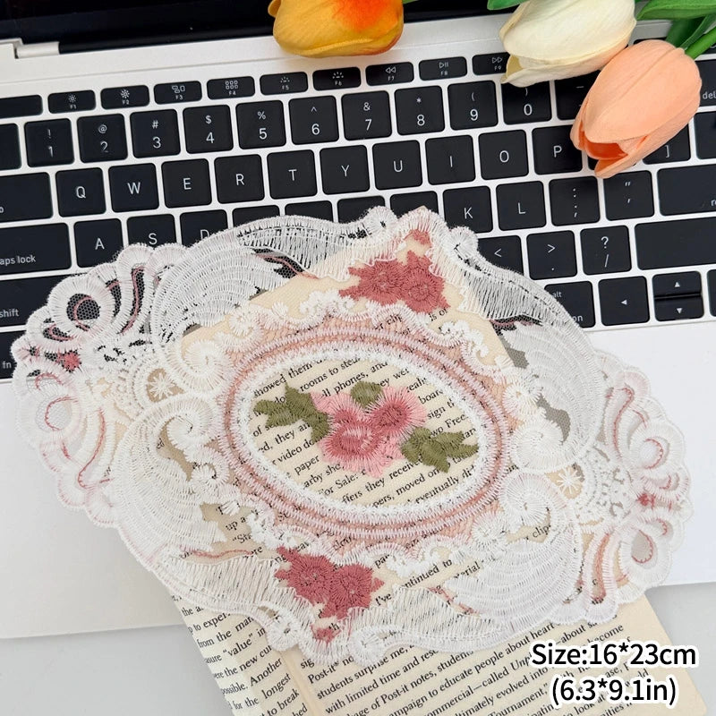 serviettes table vintage broderie florale dentelle rose blanc vert