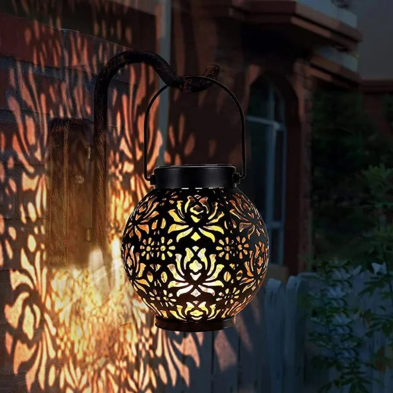 lanterne solaire artisanale motif floral décorative extérieure dorée noire autoinstallation