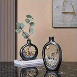 vase decoratif noir paysage montagneux relief texture mate eucalyptus branches fleurs minimalistes