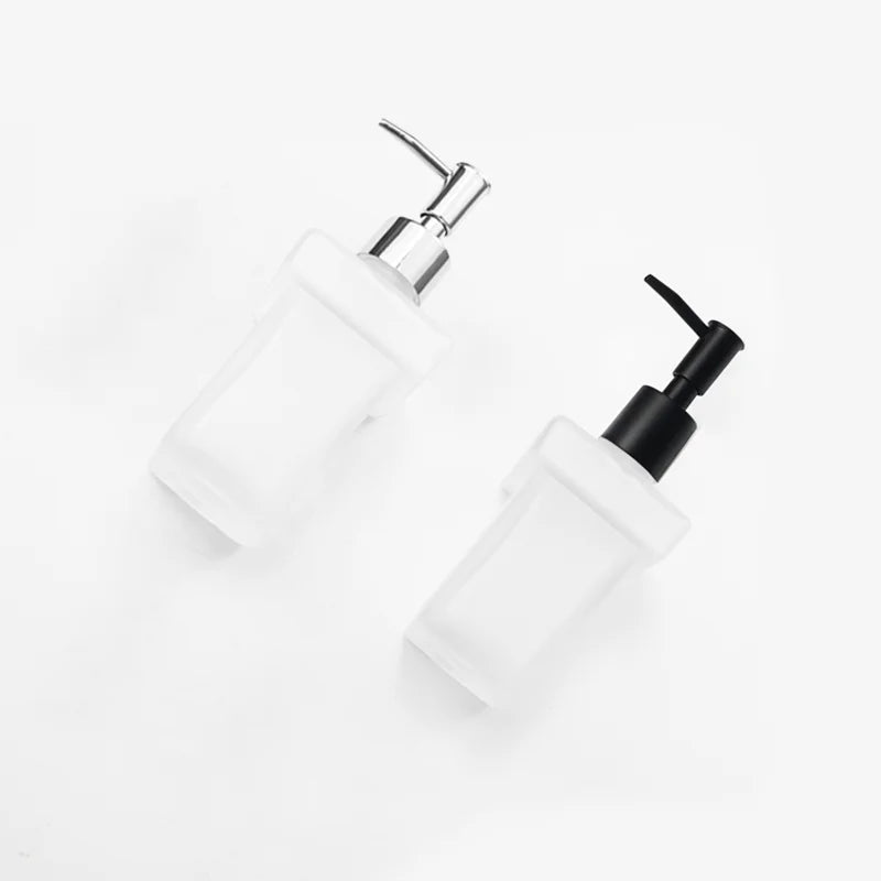 accessoires salle bain moderne distributeur savon gel douche lotion porte brosse dents support tasse