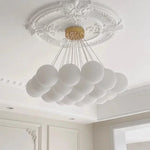 Suspension lumineuse moderne cristal blanc légèrement translucide chaînes métalliques