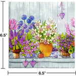 serviettes papier serviettes florales motif fleurs pots arrière plan bois rose violet bleu jaune