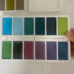 palette pliante peinture aquarelle portable plastique diverses couleurs artistique creatif translucide charnières