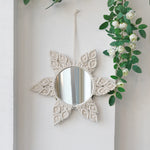 miroir mural macramé boho blanc franges décoration intérieure chambre salon artisanal