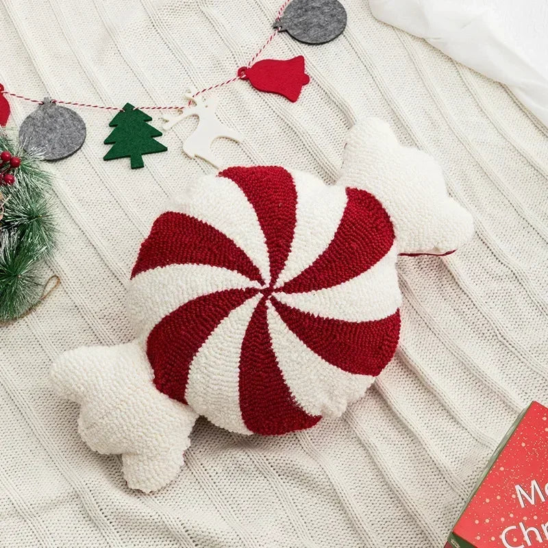 coussin décoratif noël rouge blanc rayures diagonales texte stay cozy salon canapé moderne