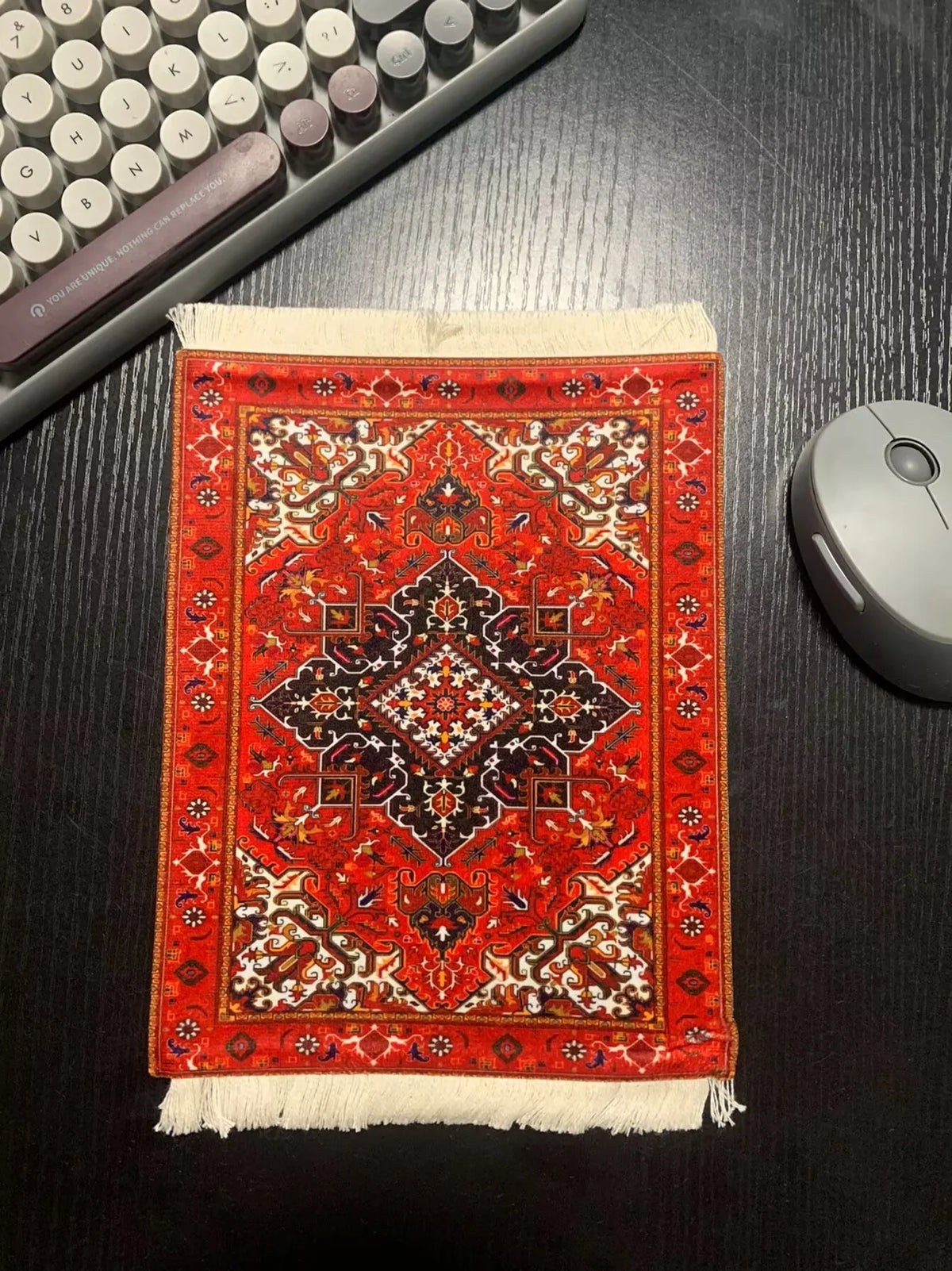 tapis persan géométrique floral rouge noir beige bleu artisanal ethnique