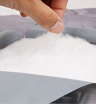Vue détaillée du garnissage thermique en fibres du rideau isolant pour porte