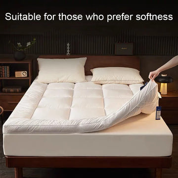 matelas blanc plissé moderne épaisseur dix centimètres confort chambre sommeil maison épuré