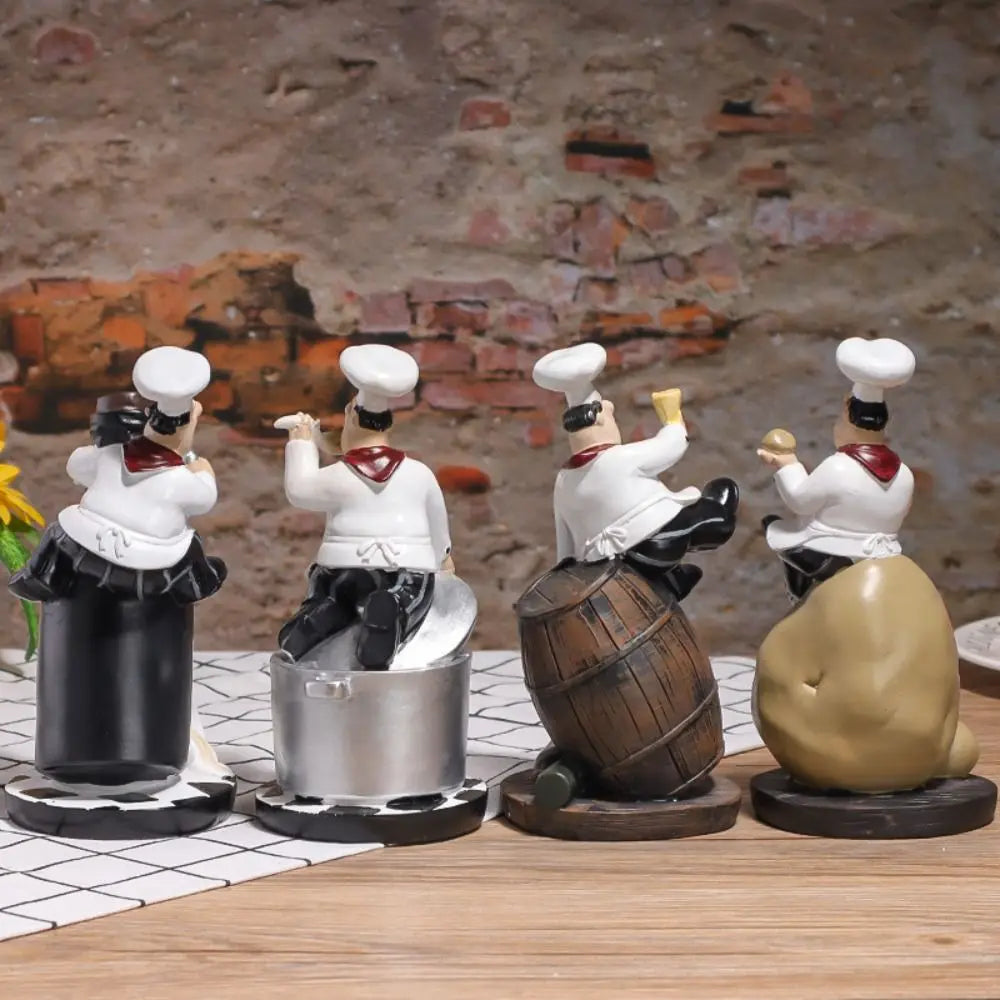 statue cuisinier cartoon uniforme blanc tablier noir chapeau cuillère dorée bouteille pot pomme terre