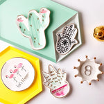 assiettes décoratives boho chic cactus main flamants roses motifs floraux vert blanc rose doré
