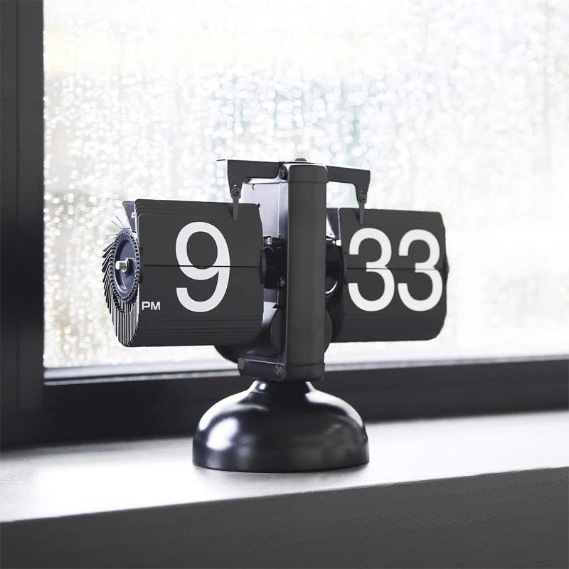 horloge flip vintage métal noir blanc argenté chiffres blancs rétro moderne chambre salon decoration
