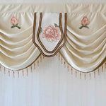 rideau velours fleurs roses beiges franges dorées salon classique européen