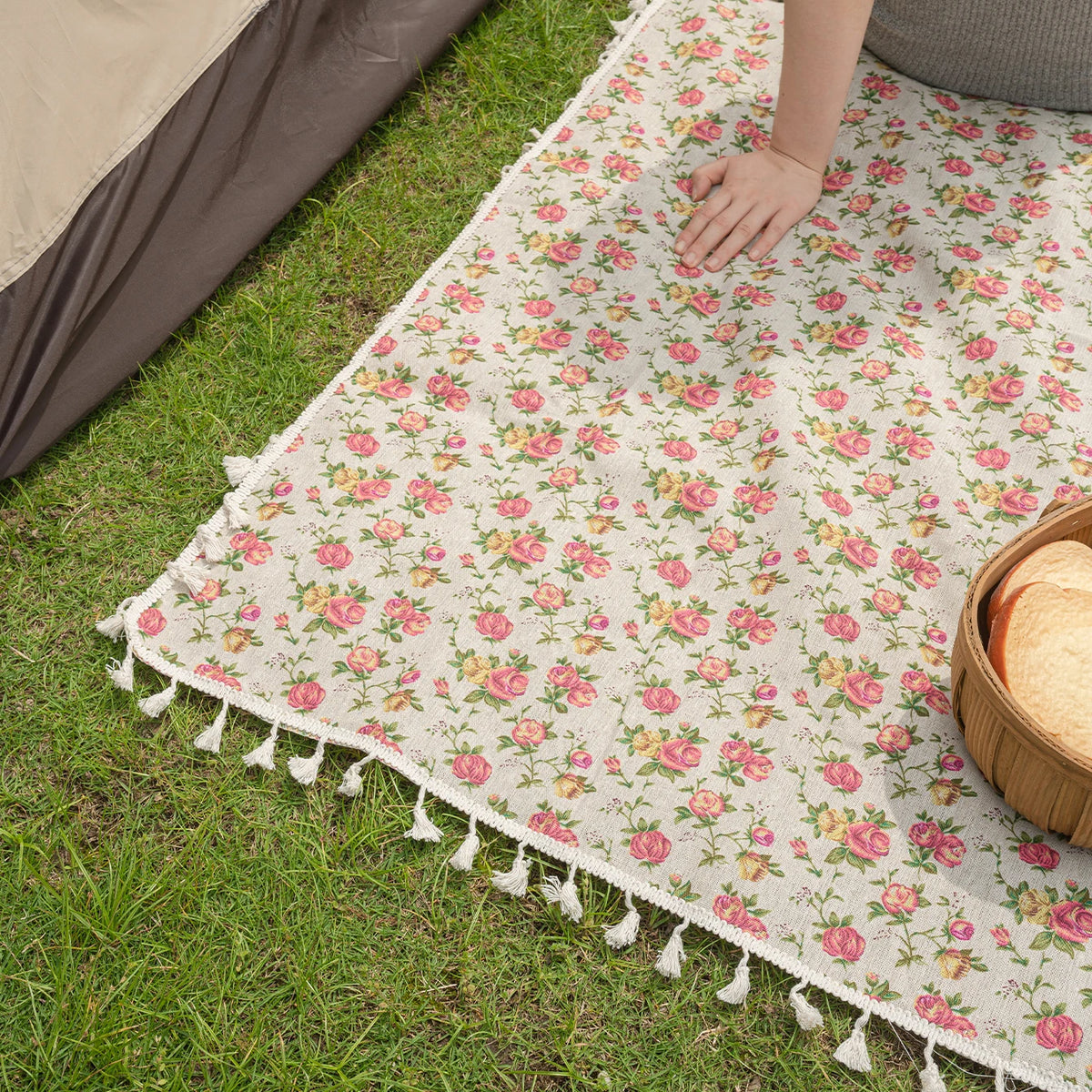 serviette plage vintage fleurs roses jaunes fond beige adaptable plage camping randonnée
