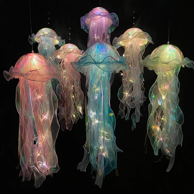 méduses lumineuses artificielles bleu rose vert modernes translucides iridescentes fil suspension fête enfants anniversaire