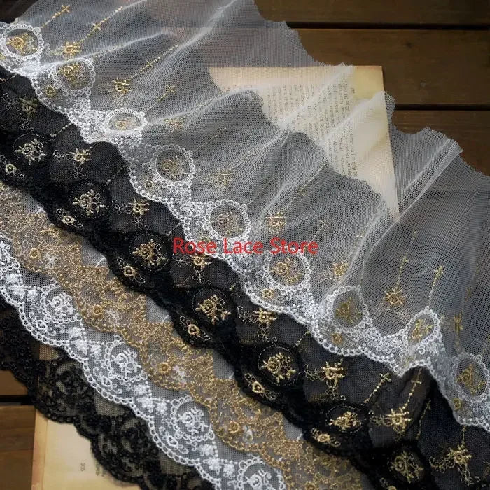 dentelle noire blanche florale dorée bordure dentelée motifs floraux élégants tulle translucidecoration mariage poupée