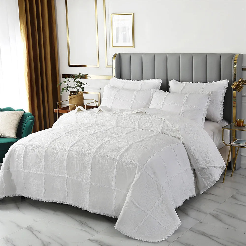 Ensemble couvre-lit blanc avec taies d'oreiller
