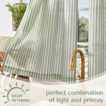 Détail des œillets et du tissu effet lin des rideaux filtrants