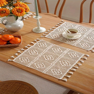 napperon tressé bohème motif floral ajouré franges semi transparent beige orange rustic decoration interieur