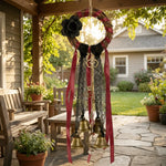 décoration boho chic couronne osier fleurs noires rubans dentelle cloches dorées porte