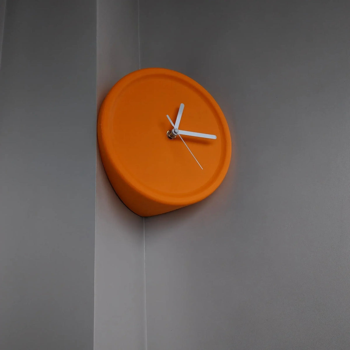 horloge murale moderne simple bleu rouge noir aiguille sans tic tac minimaliste salon