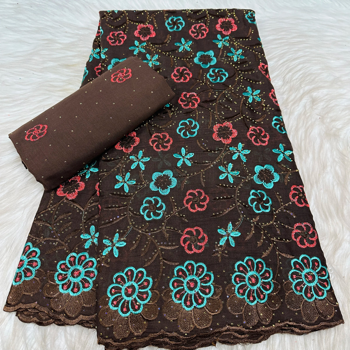 tissu dentelle coton brodé fleurs motif broderie africaine voile suisse vêtement élégant