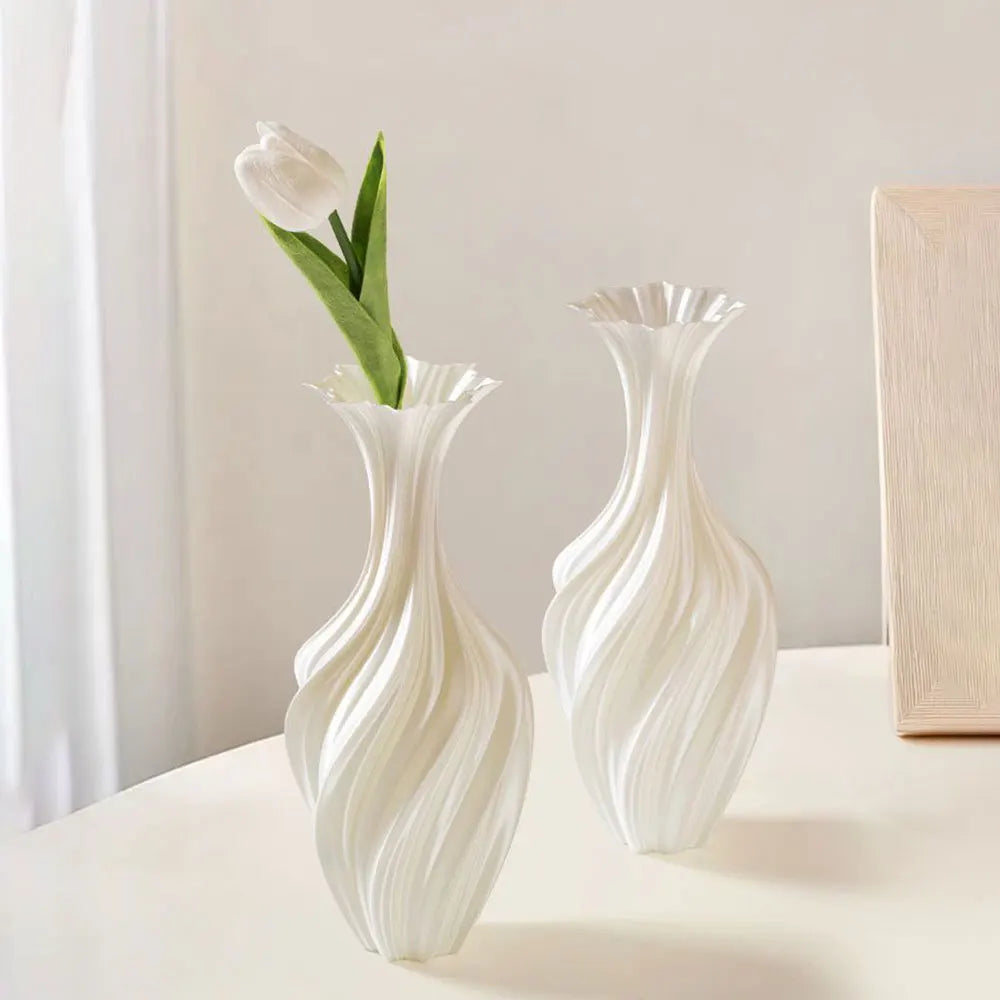 vase decoratif moderne texturé lignes ondulées rouge blanc noir argenté minimaliste table