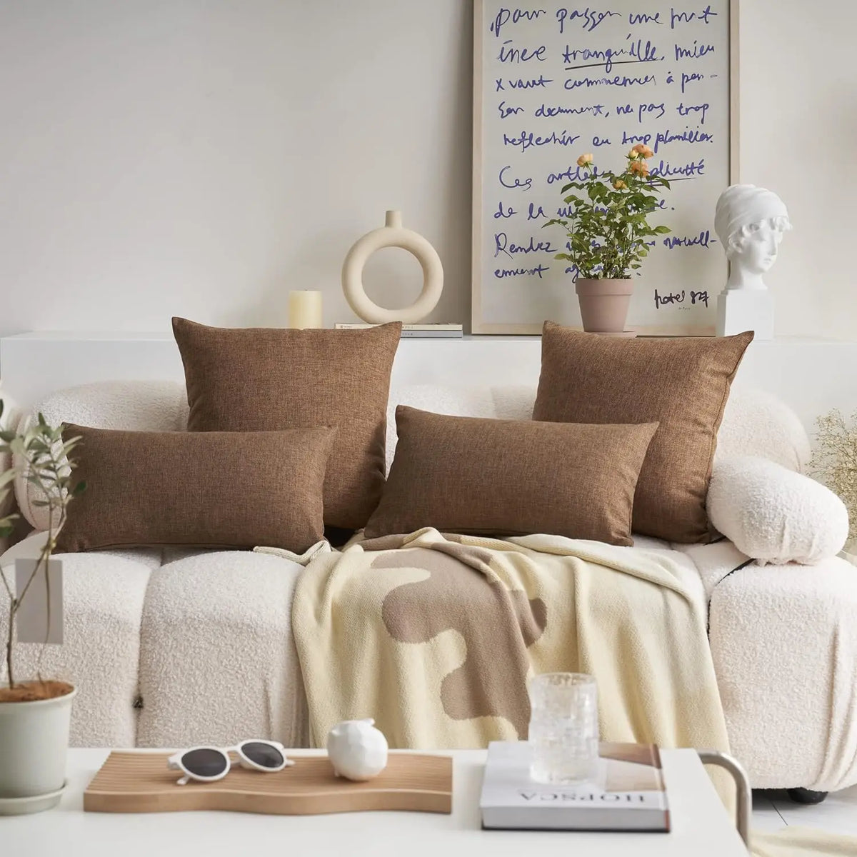 housse coussin marron clair texture lin moderne 45x45cm respectueux environnement nordique maison hospitalière