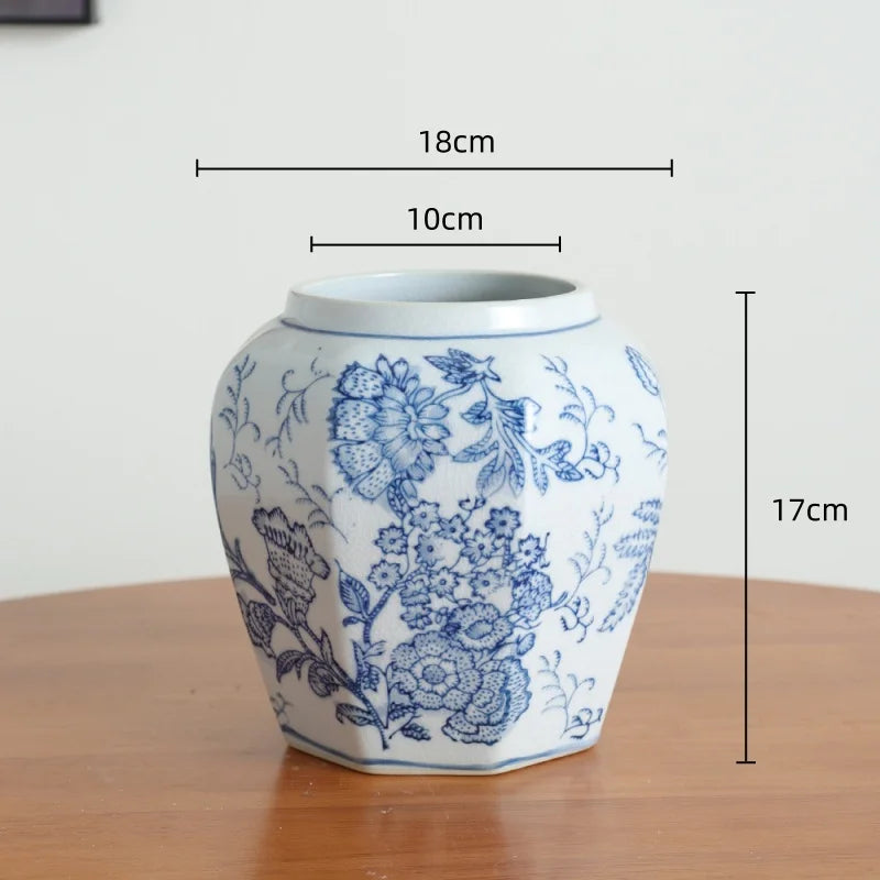 vase porcelaine chinois blanc bleu fleurs feuilles oiseaux géométrique classique floral table decoration